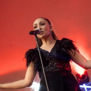 sängerin-silvia-dias-performance-live